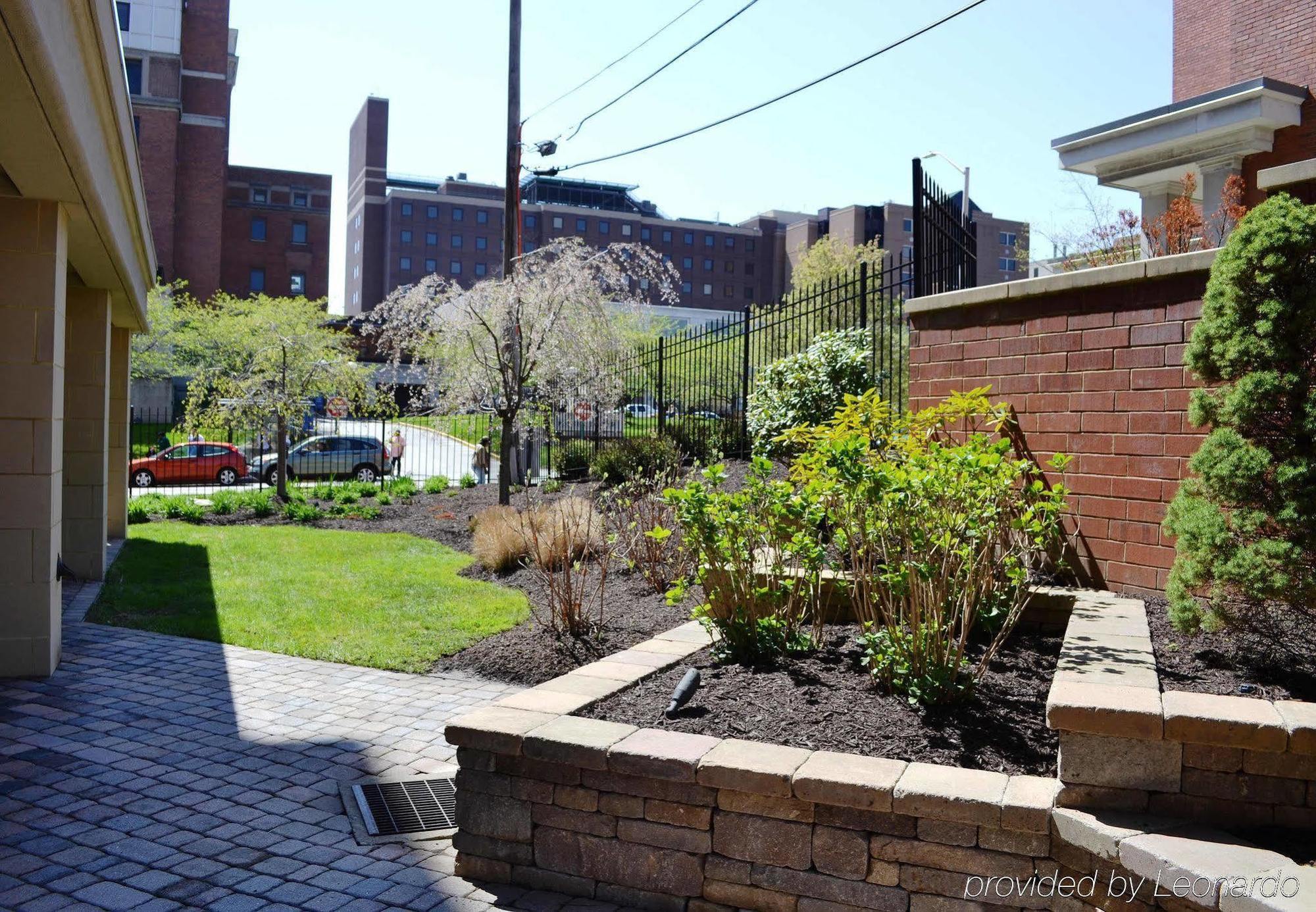Courtyard Pittsburgh Shadyside Hotel Exterior photo