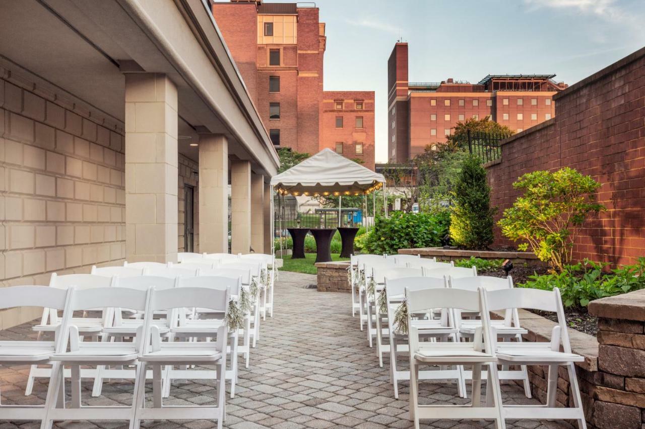 Courtyard Pittsburgh Shadyside Hotel Exterior photo