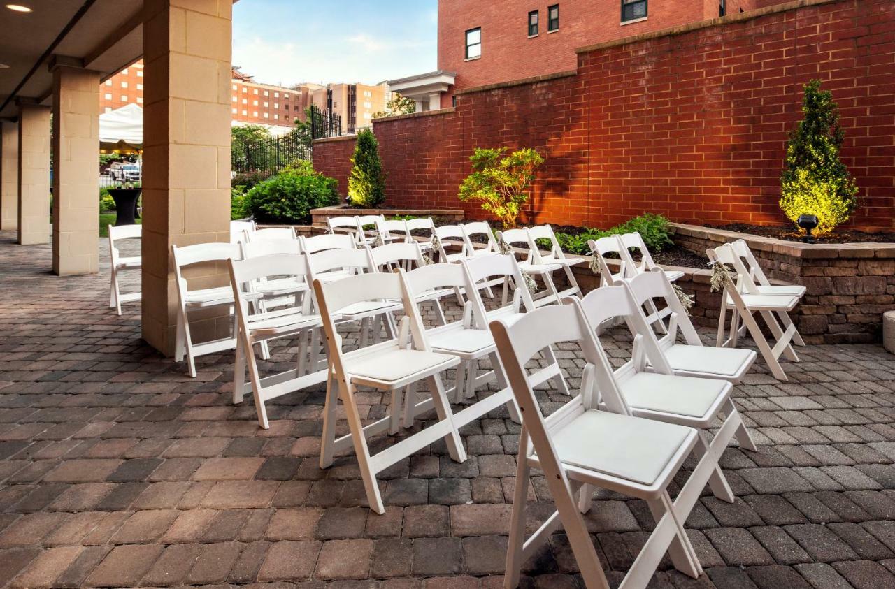 Courtyard Pittsburgh Shadyside Hotel Exterior photo